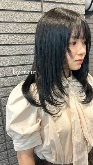 セミロング カラー ミウラナツサ /レイヤーカットのヘアスタイル