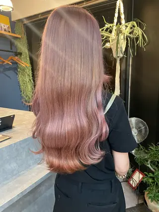 ロング RINOSHORES YOKOHAMA.日本大通り店所属・ハイトーン nagisaのヘアスタイル