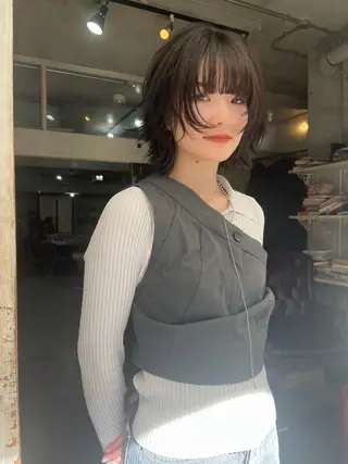 ミディアム カラー ハイトーン/顔まわり レイヤー/YUKAのヘアスタイル