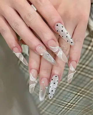 ネイル T. Leeのネイルデザイン