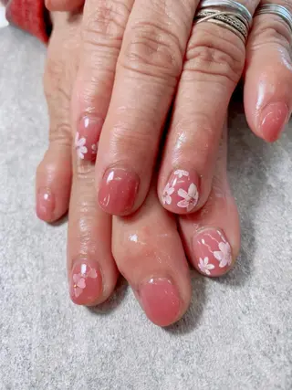 ネイル 蓑原 佳央里のネイルデザイン