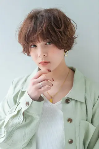 ショート 🎨インナーカラー が得意👍新垣⚜️のヘアスタイル