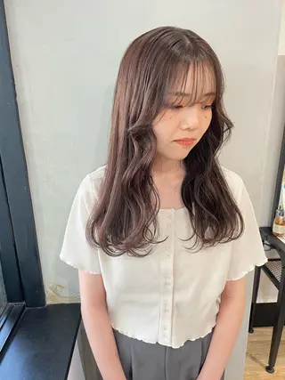 ロング Megu/ベージュ/ 透明感カラーのヘアスタイル