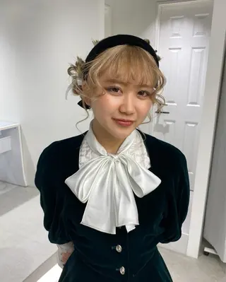 セミロング ヘアアレンジ Shiori・:* 💫のネイルデザイン