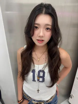 ロング 韓国レイヤー ハッシュカットのヘアスタイル