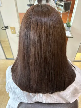 セミロング カラー 亀山 来未のヘアスタイル