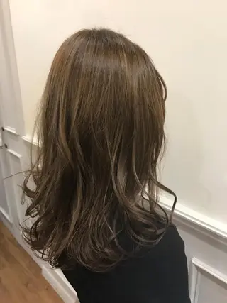 セミロング カラー ひろせ かなのヘアスタイル