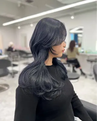 カラー 🩶niina 暗髪韓国系カラー🩶のヘアスタイル