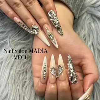 ネイル MADIA藤沢所属・MADIA MEGUのネイルデザイン