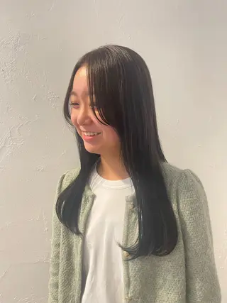 ロング カラー mina / 透明感ベージュカラーのヘアスタイル