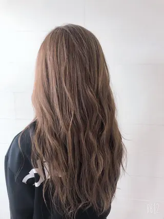 ロング カラー esse大阪茶屋町店所属・レイヤーカット 新井田陽寿のヘアスタイル