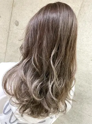 セミロング カラー ハイライトが 得意なニキです😊のヘアスタイル