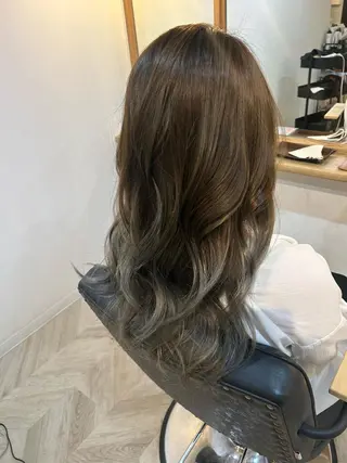 セミロング PACE所属・ayumi ／透明感カラーのヘアスタイル