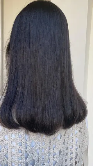 ミディアム 栗林 茉那のヘアスタイル