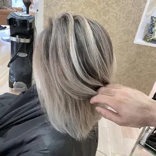 ミディアム カラー yosuke 梅田/バレイヤージュのヘアスタイル