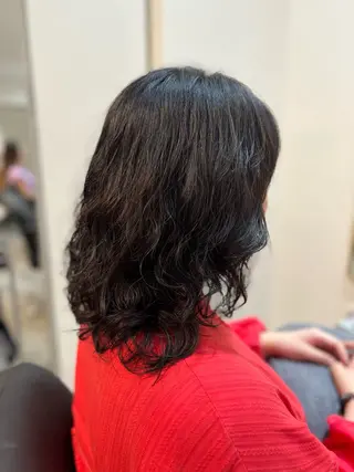 ミディアム カラー パーマ ENA .のヘアスタイル