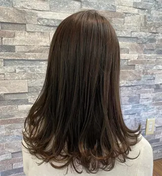 セミロング カラー 蟹江 聡太✨レイヤーカットのヘアスタイル