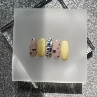 ネイル REINA W【今福鶴見店】のネイルデザイン