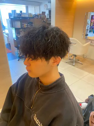 ショート パーマ メンズ 塩谷黎✨ブリーチ無W カラーメンズパーマ✨のヘアスタイル