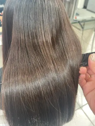 ミディアム アートディレクター 尾内 友美のヘアスタイル