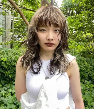 セミロング ROZA germe所属・SHIO / ハイトーンカラーのヘアスタイル