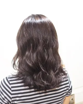 ミディアム 難波 茜のヘアスタイル