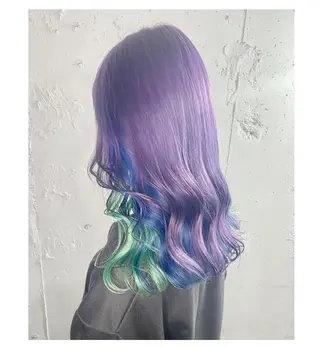 セミロング カラー GARU-ガル-所属・TSUNO🦖 派手髪/オタク美容師のヘアスタイル