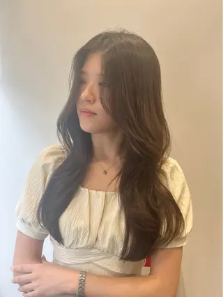 ロング カラー 顔周りレイヤーカット 透明感カラー達冨のヘアスタイル