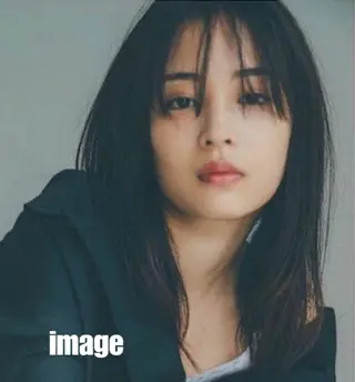 ミディアム 岸本 理希のヘアスタイル