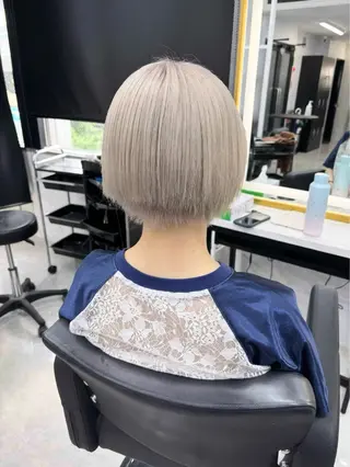 ショート カラー Ria OSAKA所属・Assistant MOEのヘアスタイル
