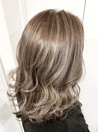 セミロング 韓国レイヤーカット KOUKIのヘアスタイル