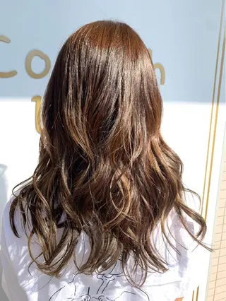 ミディアム カラー 白髪ぼかしハイライト 💫ミネ ヒロシのヘアスタイル