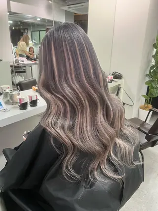 ロング カラー ハイトーン&髪質改善 &韓国エクステ🤎のヘアスタイル
