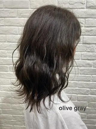 セミロング カラー merc.🌿💚 八幡真衣のヘアスタイル