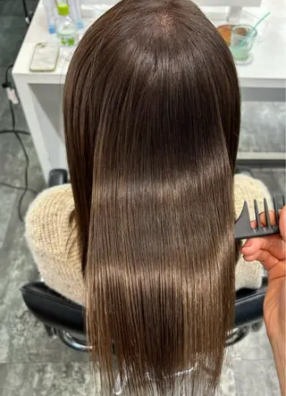 ミディアム カラー LOMARLIE JURIAのヘアスタイル