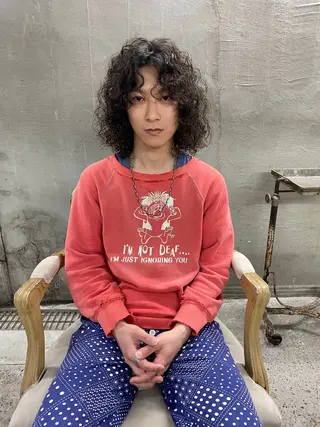 ミディアム パーマ メンズ パーマ、髪質改善 カズマのヘアスタイル