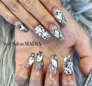 ネイル MADIA本厚木店所属・MADIA _mikiのネイルデザイン