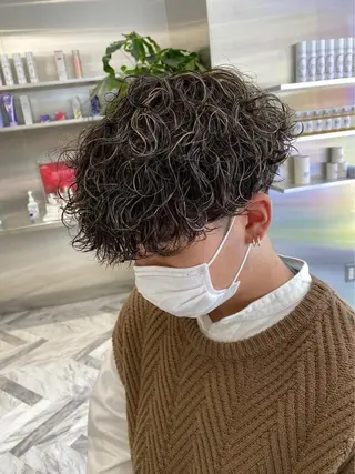 ショート カラー パーマ メンズ ﾎｯﾄﾍﾟｯﾊﾟｰ に移行中【かな】のヘアスタイル