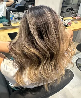 セミロング カラー 💖ハイライト/ハイ トーン💖MIKIのヘアスタイル