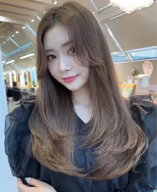 ロング Ma cherie by Lond所属・ハイトーン/ ミルクティーAikaのヘアスタイル