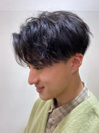 ショート パーマ メンズ 柏のセンターパート のプロ関口 柊太のヘアスタイル