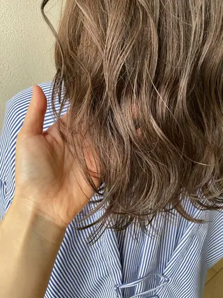 ロング カラー 沢田 瞳のヘアスタイル