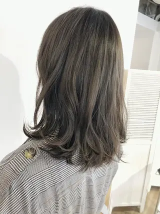 ミディアム カラー 伊藤 かなのヘアスタイル