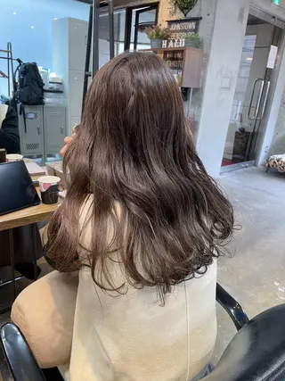 ミディアム カラー 髙橋一哉　ブリーチ/ ベージュカラーのヘアスタイル