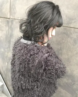 ミディアム カラー TOMOYAレイヤー ブリーチ縮毛矯正のヘアスタイル