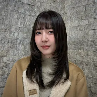 セミロング INORI|艶カラ ー|フェイスレイヤーのヘアスタイル