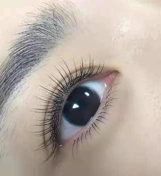 マツエク・マツパ JINGOVA Tokyo Lash & Facial所属・ユミナガ ジンのマツエク・マツパデザイン