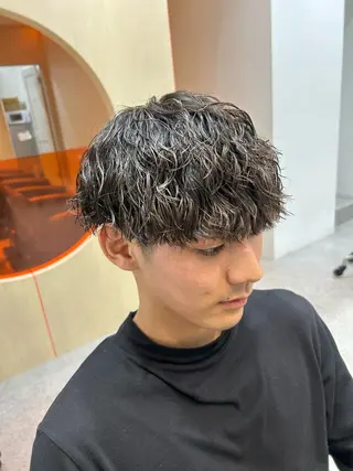 パーマ メンズ fifth 安次富　泰雅のヘアスタイル