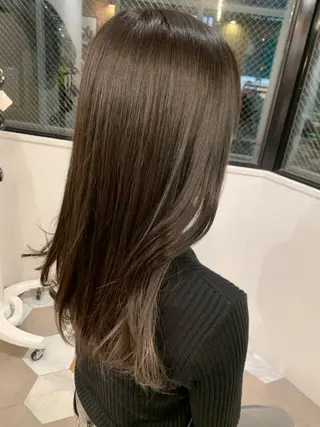 カラー moon所属・平出 千尋のヘアスタイル