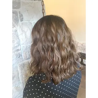 ミディアム カラー EMANON天神所属・Hitomi Ezakiのヘアスタイル